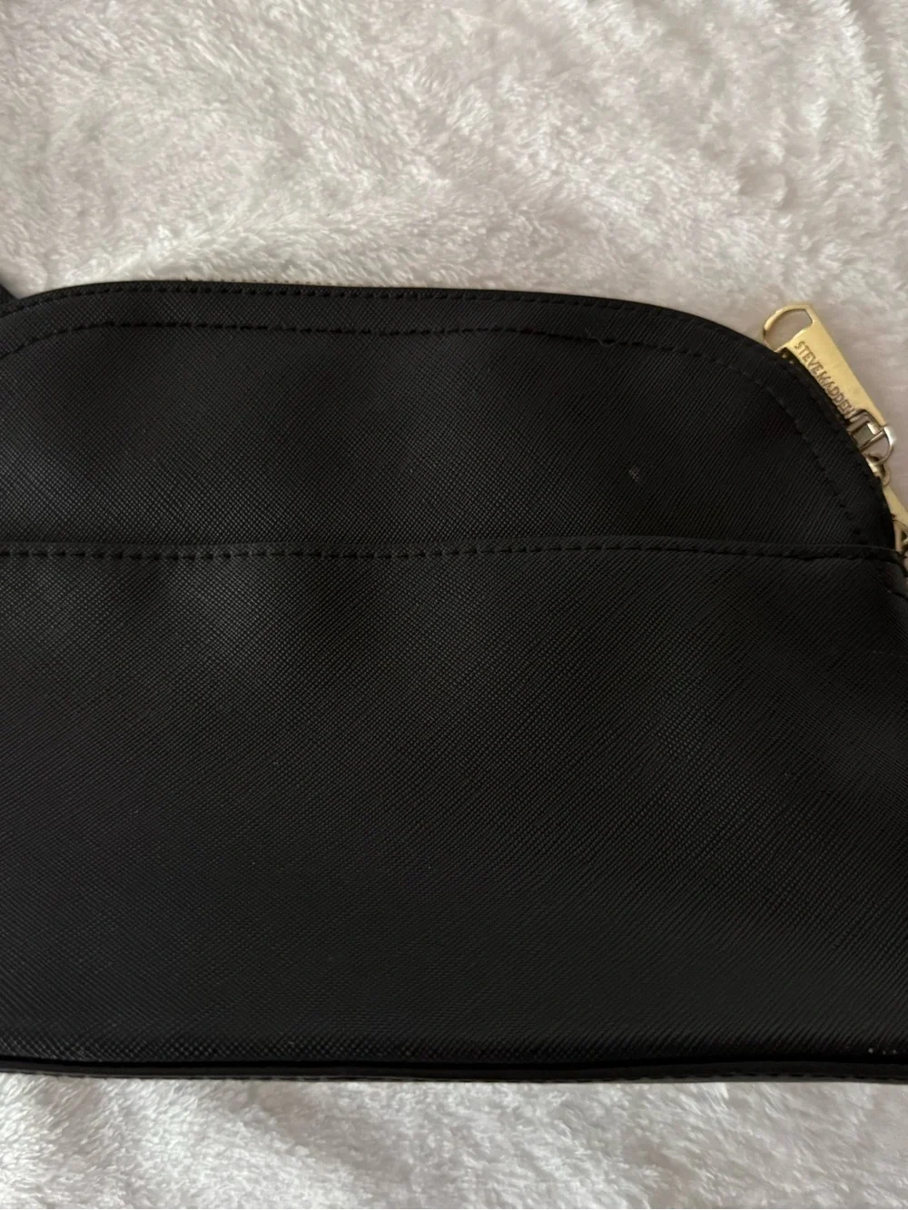 Steve Madden Black Crossbody Bag With Gold  Chain Accents